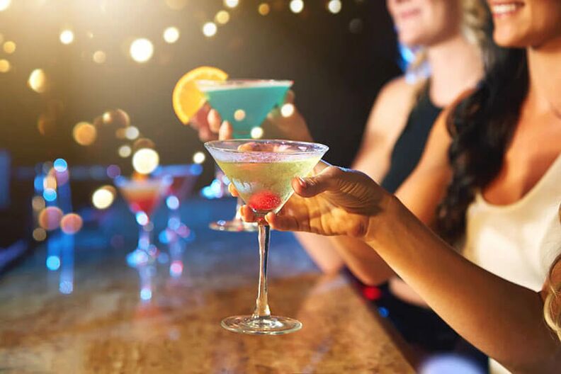 Daži alkoholiskie dzērieni ir piemēroti ballītei, bet ne intīmām tikšanās reizēm. 