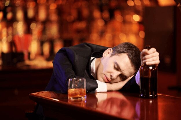 Palielinot alkohola devu pirms dzimumakta, jūs tiksiet aizmigts